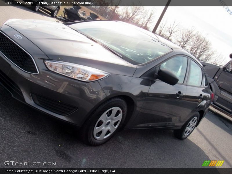 Magnetic / Charcoal Black 2018 Ford Focus S Sedan