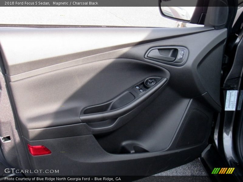 Magnetic / Charcoal Black 2018 Ford Focus S Sedan