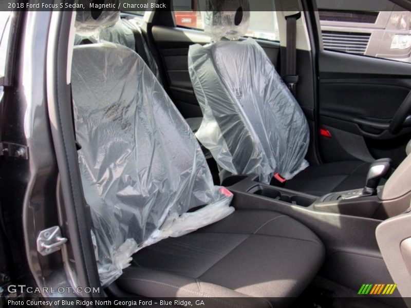 Magnetic / Charcoal Black 2018 Ford Focus S Sedan