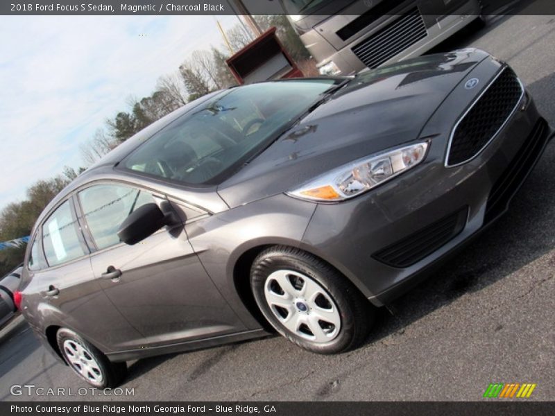 Magnetic / Charcoal Black 2018 Ford Focus S Sedan