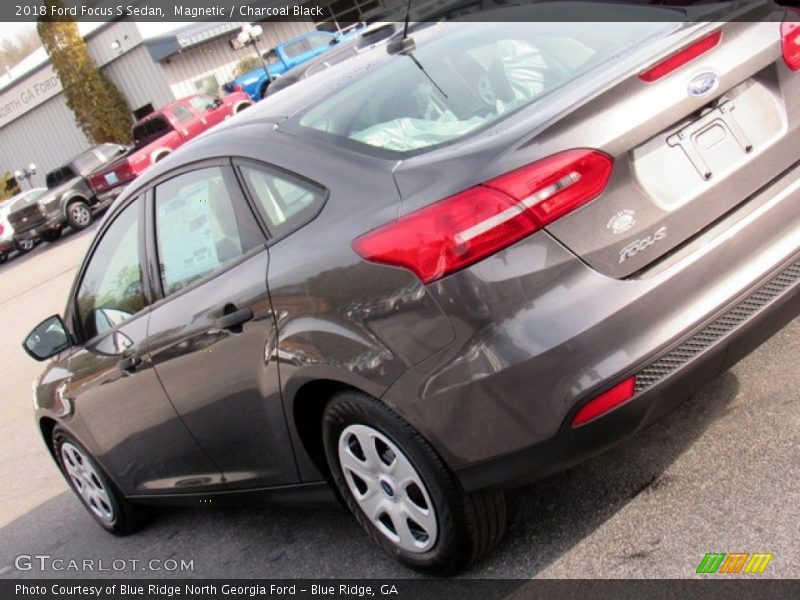 Magnetic / Charcoal Black 2018 Ford Focus S Sedan
