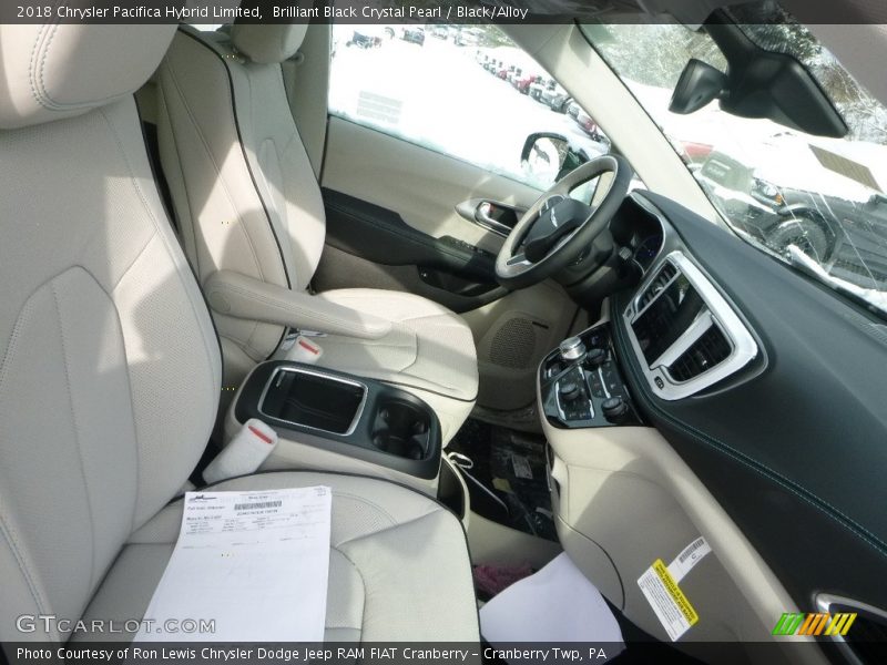 Brilliant Black Crystal Pearl / Black/Alloy 2018 Chrysler Pacifica Hybrid Limited