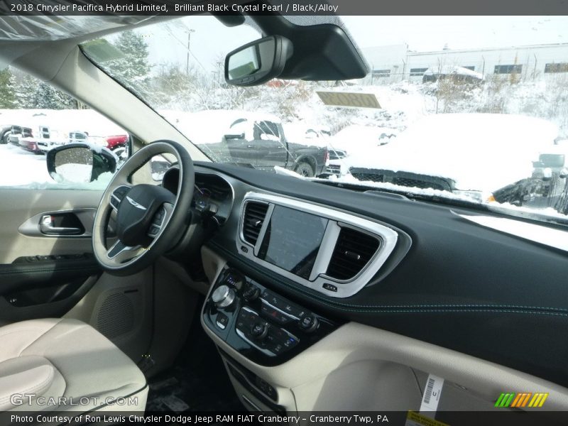 Brilliant Black Crystal Pearl / Black/Alloy 2018 Chrysler Pacifica Hybrid Limited