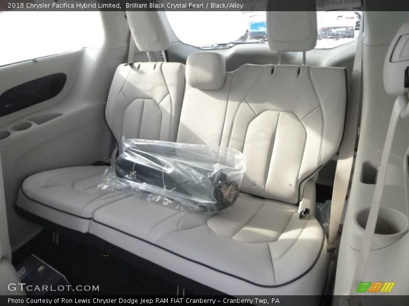 Brilliant Black Crystal Pearl / Black/Alloy 2018 Chrysler Pacifica Hybrid Limited