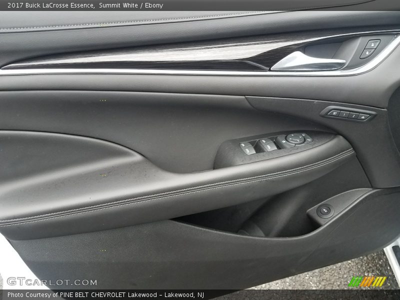 Summit White / Ebony 2017 Buick LaCrosse Essence