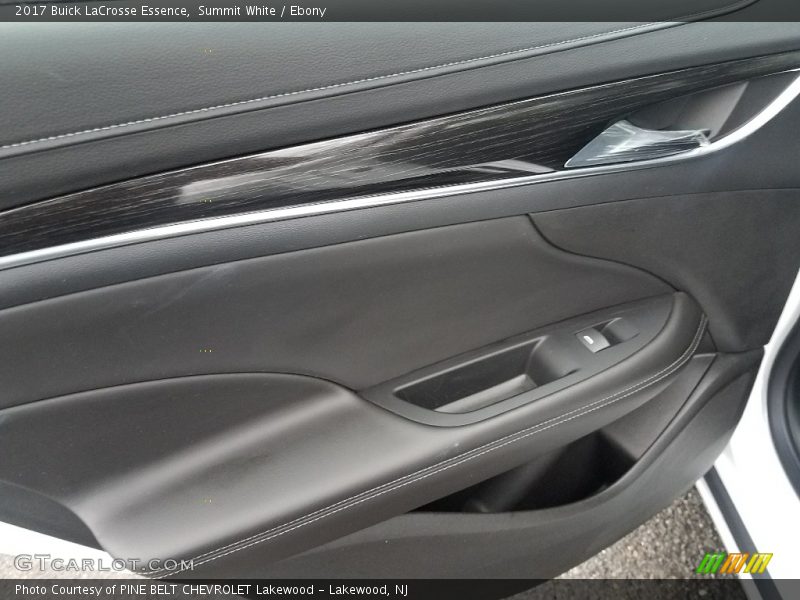 Summit White / Ebony 2017 Buick LaCrosse Essence
