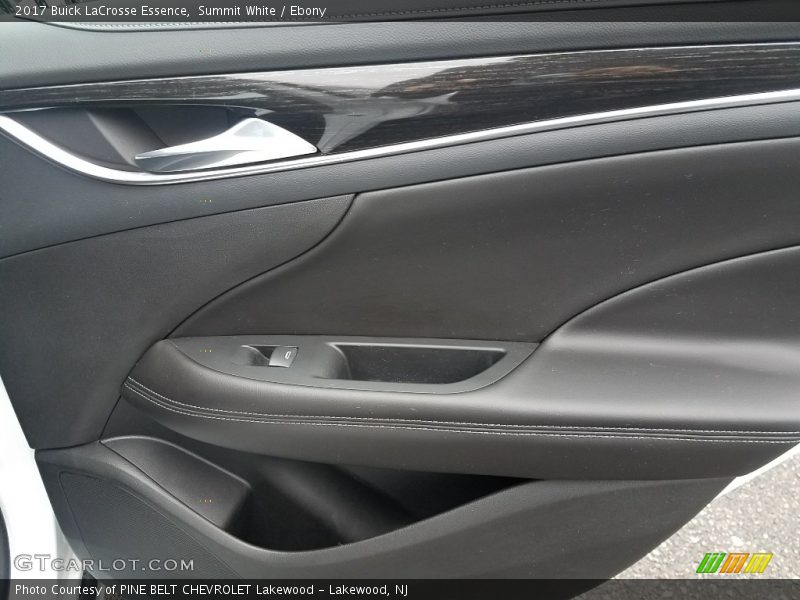 Summit White / Ebony 2017 Buick LaCrosse Essence
