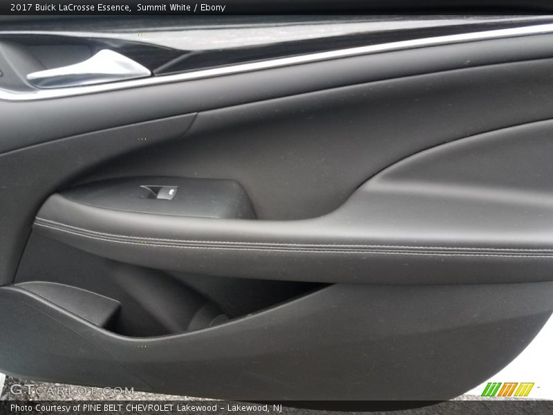 Summit White / Ebony 2017 Buick LaCrosse Essence