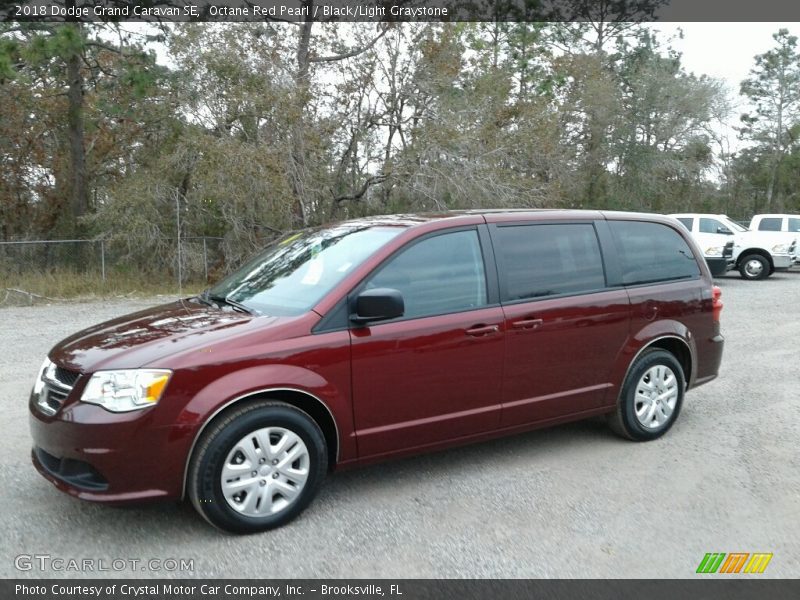 Front 3/4 View of 2018 Grand Caravan SE