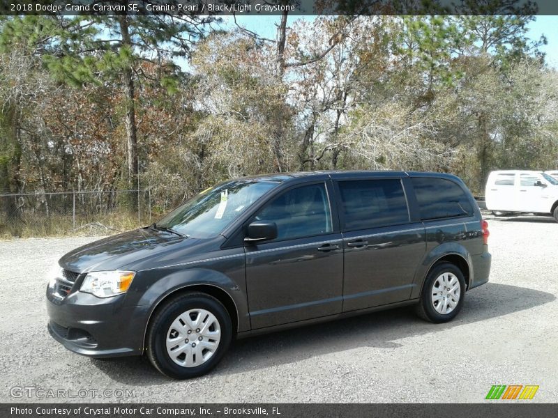 Front 3/4 View of 2018 Grand Caravan SE