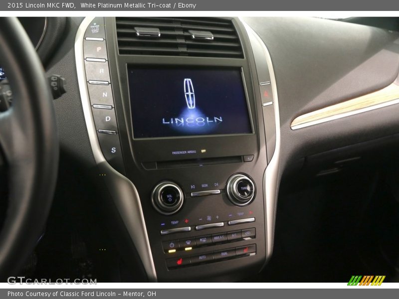 White Platinum Metallic Tri-coat / Ebony 2015 Lincoln MKC FWD