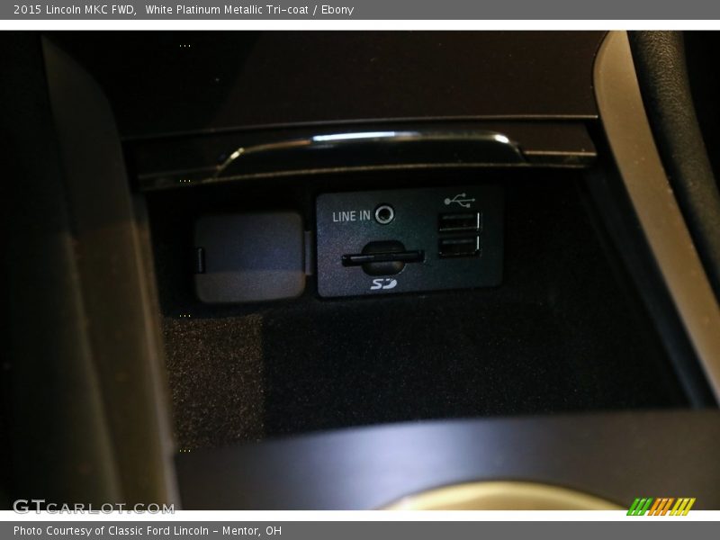 White Platinum Metallic Tri-coat / Ebony 2015 Lincoln MKC FWD