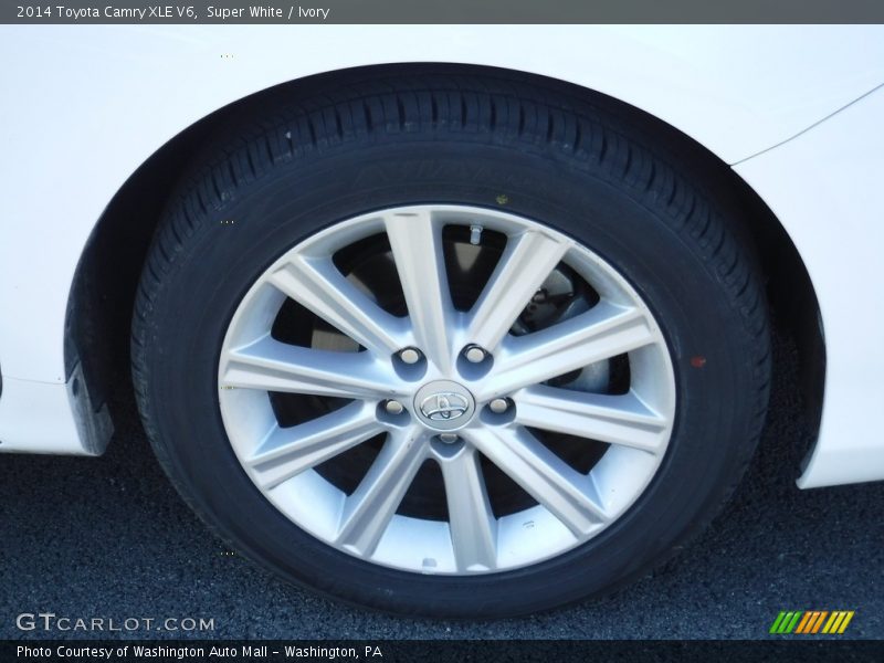 Super White / Ivory 2014 Toyota Camry XLE V6