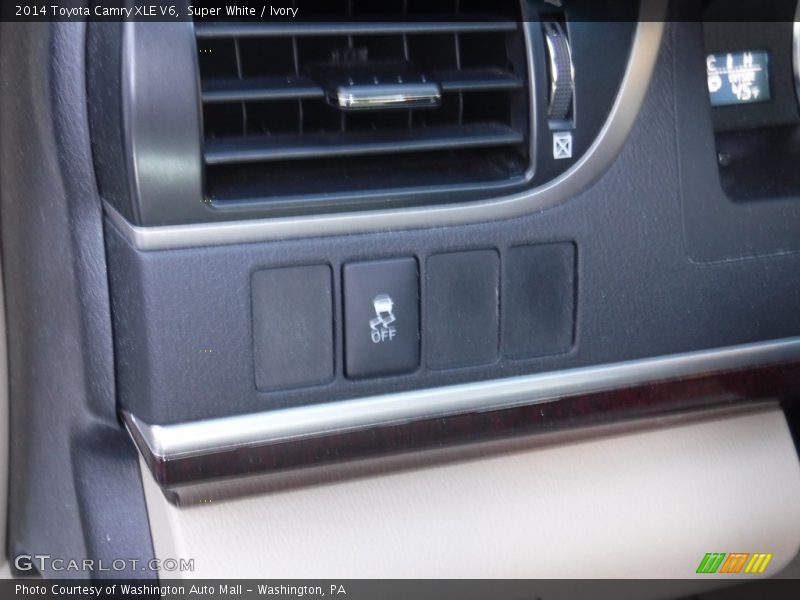 Super White / Ivory 2014 Toyota Camry XLE V6