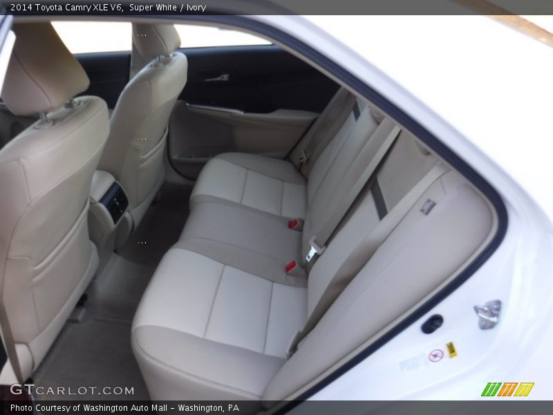 Super White / Ivory 2014 Toyota Camry XLE V6
