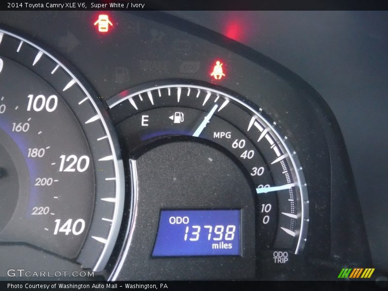 Super White / Ivory 2014 Toyota Camry XLE V6