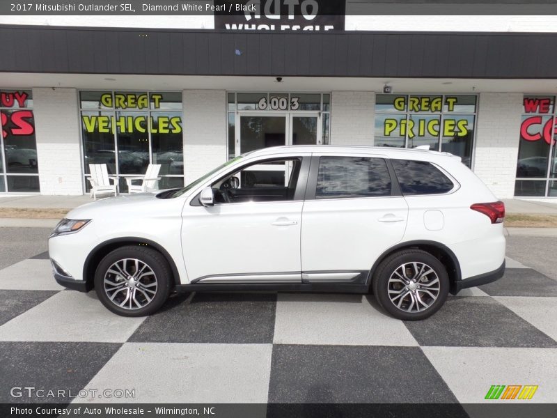 Diamond White Pearl / Black 2017 Mitsubishi Outlander SEL