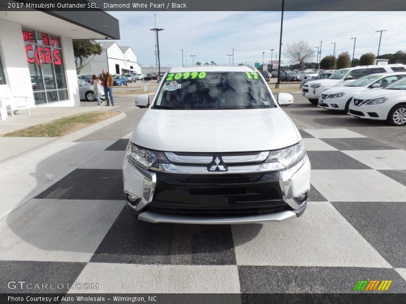 Diamond White Pearl / Black 2017 Mitsubishi Outlander SEL