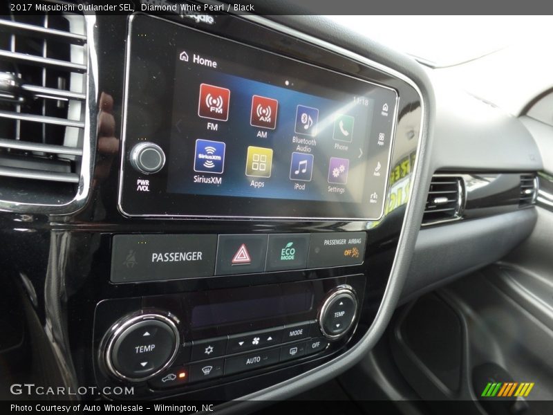 Diamond White Pearl / Black 2017 Mitsubishi Outlander SEL