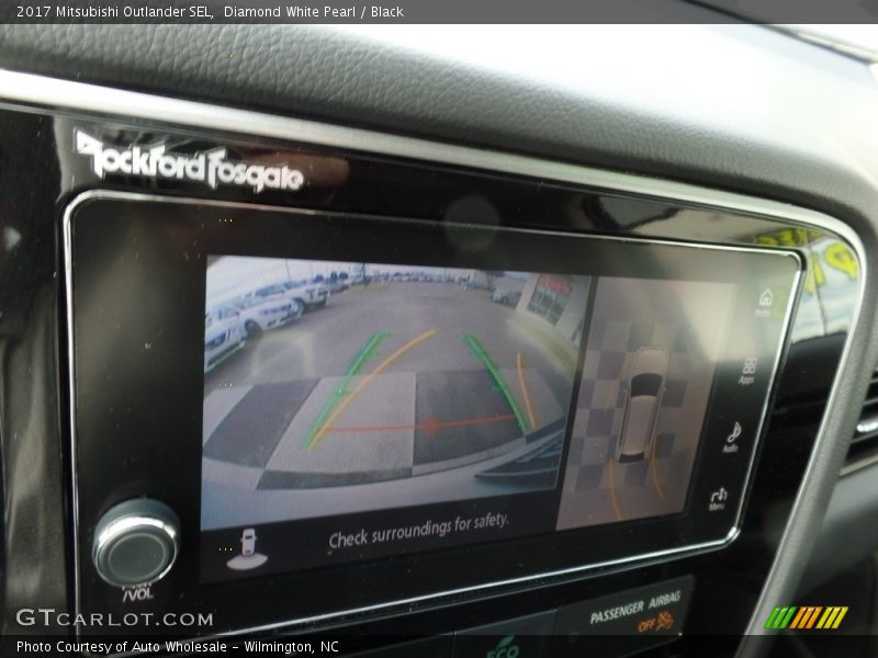 Diamond White Pearl / Black 2017 Mitsubishi Outlander SEL