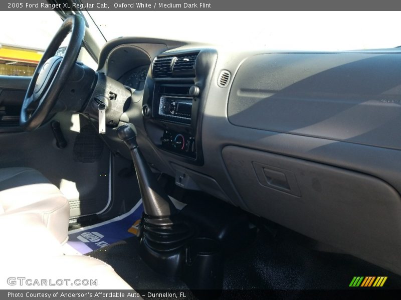 Oxford White / Medium Dark Flint 2005 Ford Ranger XL Regular Cab
