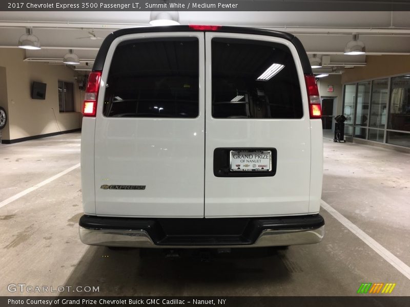 Summit White / Medium Pewter 2017 Chevrolet Express 3500 Passenger LT