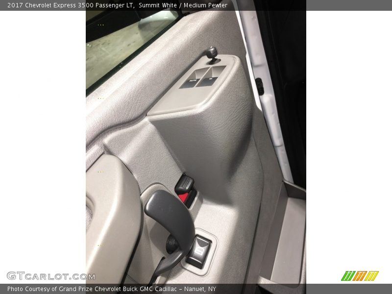 Summit White / Medium Pewter 2017 Chevrolet Express 3500 Passenger LT