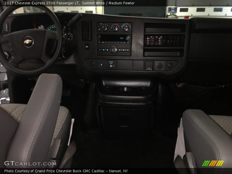 Summit White / Medium Pewter 2017 Chevrolet Express 3500 Passenger LT