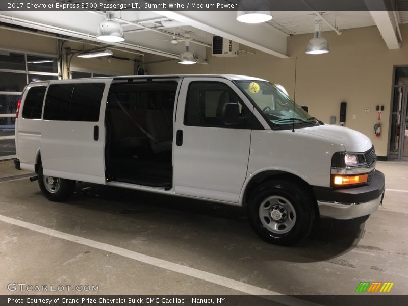 Summit White / Medium Pewter 2017 Chevrolet Express 3500 Passenger LT
