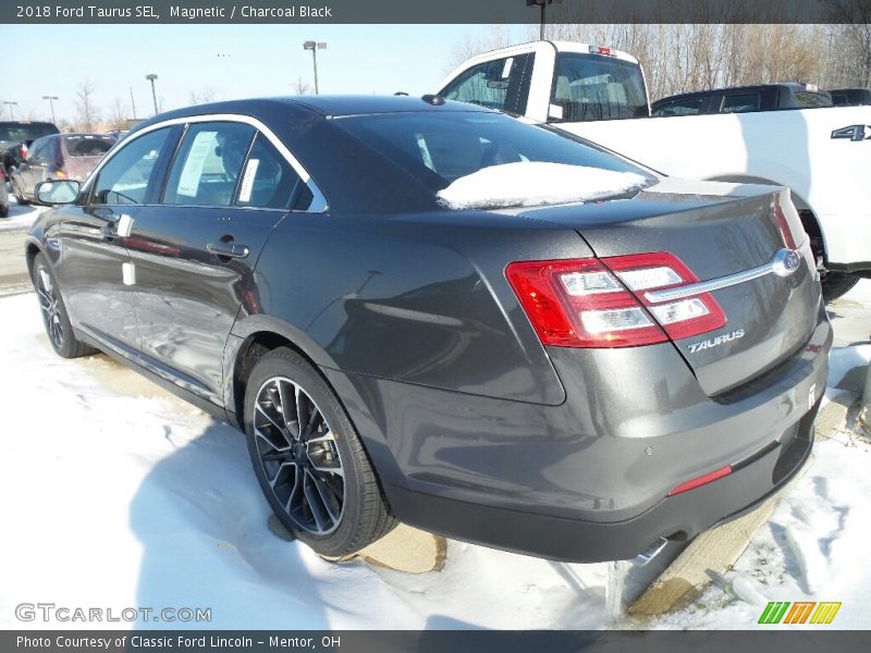 Magnetic / Charcoal Black 2018 Ford Taurus SEL