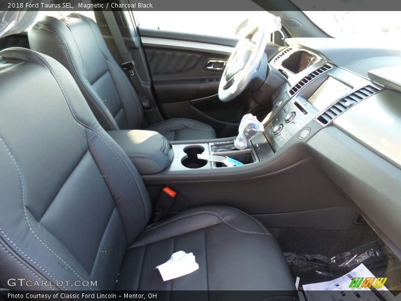 Magnetic / Charcoal Black 2018 Ford Taurus SEL