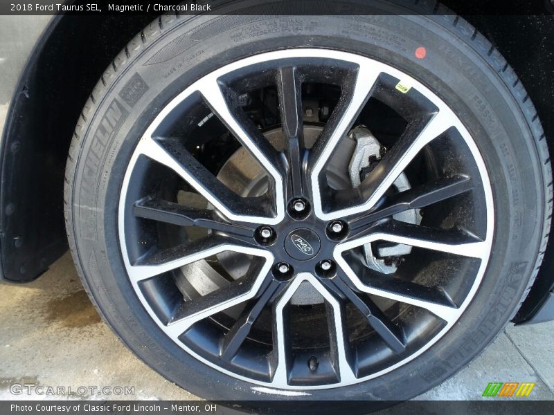 Magnetic / Charcoal Black 2018 Ford Taurus SEL