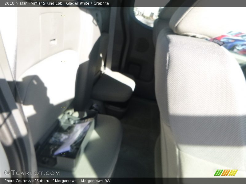 Glacier White / Graphite 2018 Nissan Frontier S King Cab