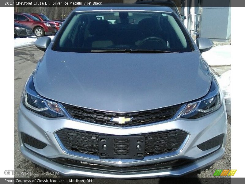 Silver Ice Metallic / Jet Black 2017 Chevrolet Cruze LT