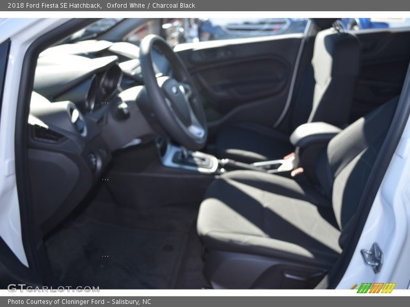 Oxford White / Charcoal Black 2018 Ford Fiesta SE Hatchback