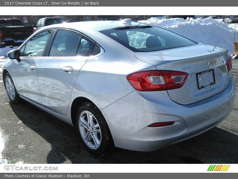 Silver Ice Metallic / Jet Black 2017 Chevrolet Cruze LT