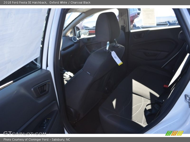 Oxford White / Charcoal Black 2018 Ford Fiesta SE Hatchback
