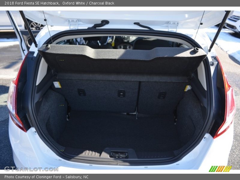 Oxford White / Charcoal Black 2018 Ford Fiesta SE Hatchback