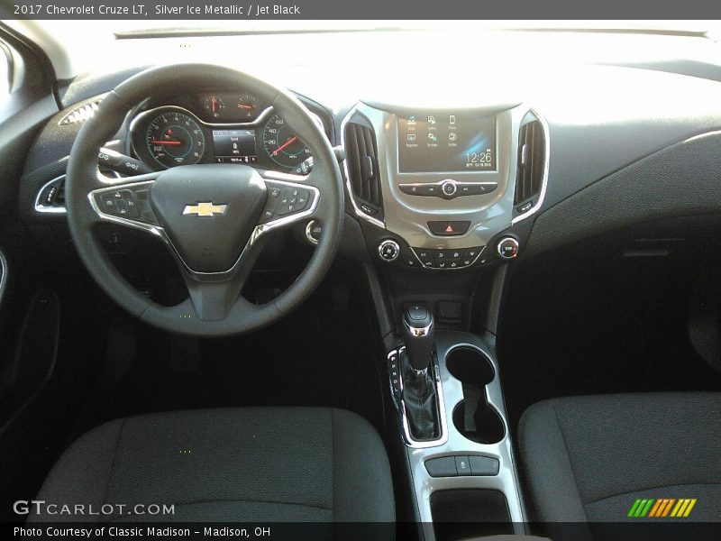 Silver Ice Metallic / Jet Black 2017 Chevrolet Cruze LT