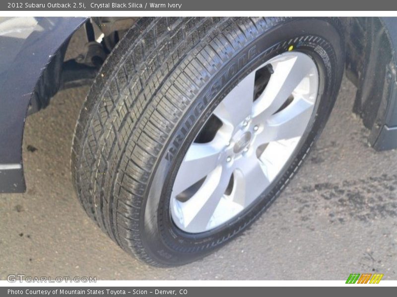 Crystal Black Silica / Warm Ivory 2012 Subaru Outback 2.5i