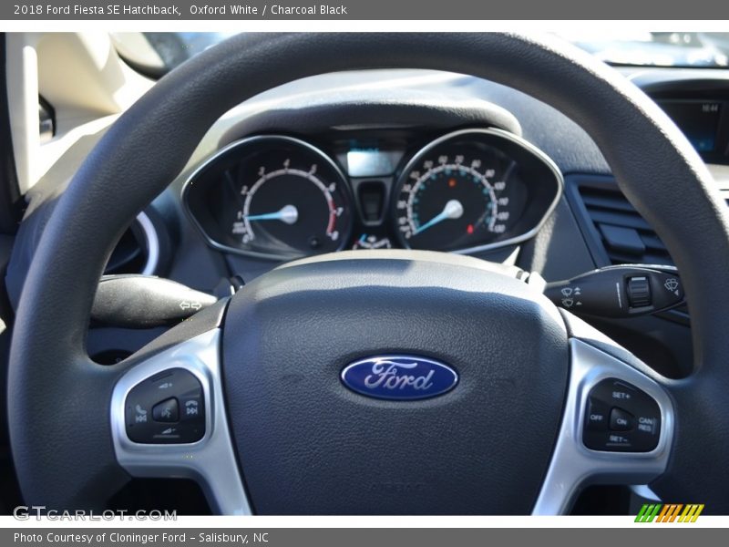 Oxford White / Charcoal Black 2018 Ford Fiesta SE Hatchback