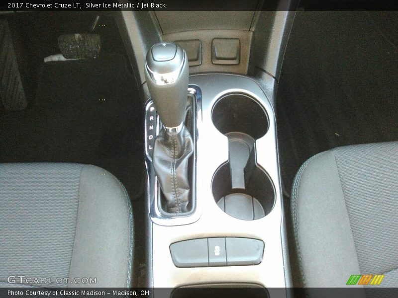 Silver Ice Metallic / Jet Black 2017 Chevrolet Cruze LT