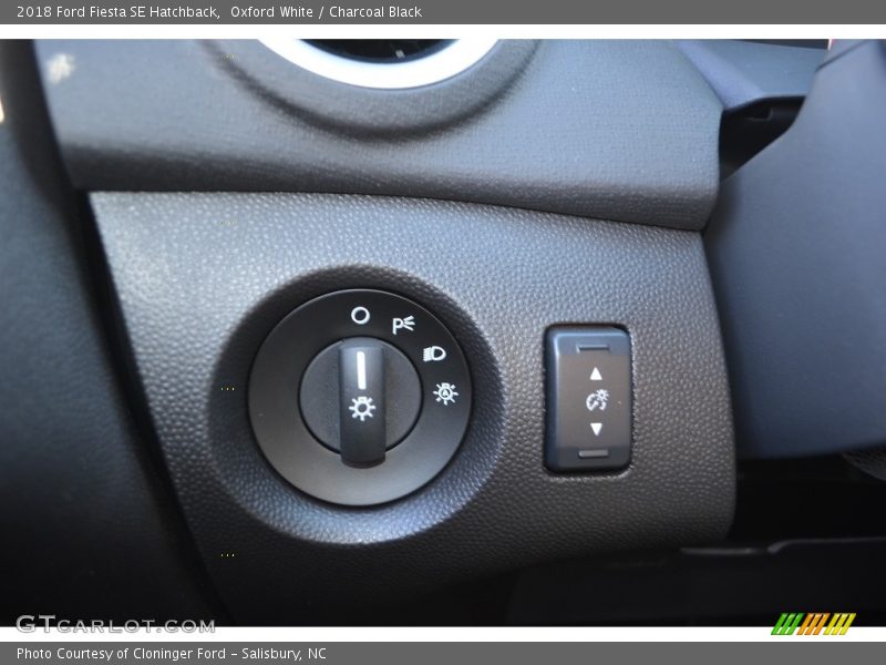 Controls of 2018 Fiesta SE Hatchback