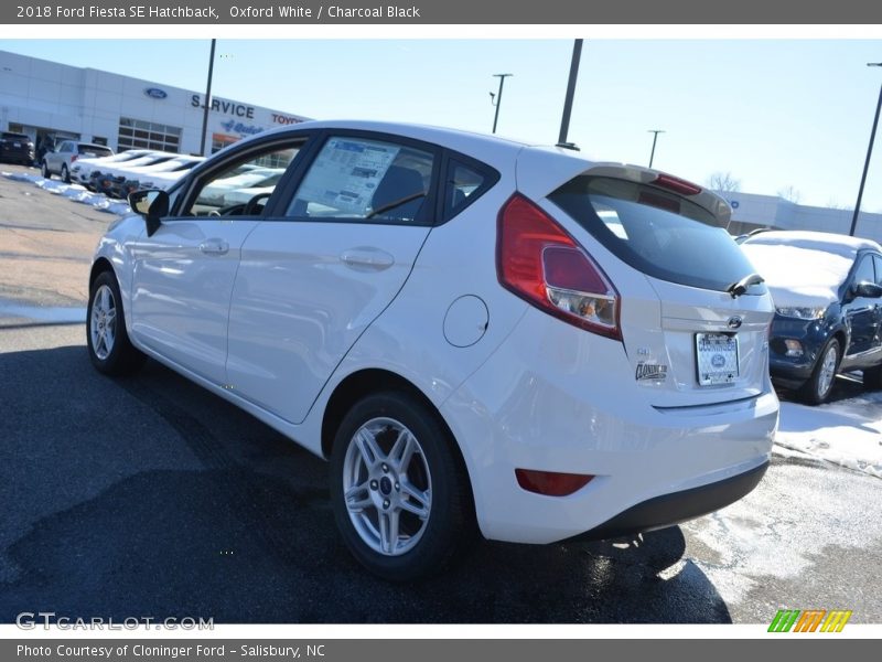 Oxford White / Charcoal Black 2018 Ford Fiesta SE Hatchback