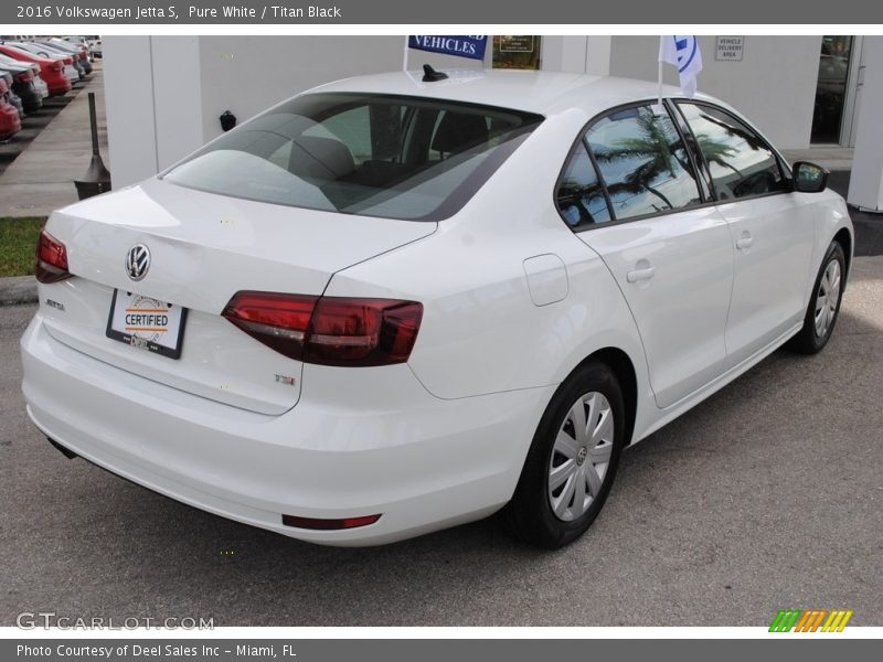 Pure White / Titan Black 2016 Volkswagen Jetta S