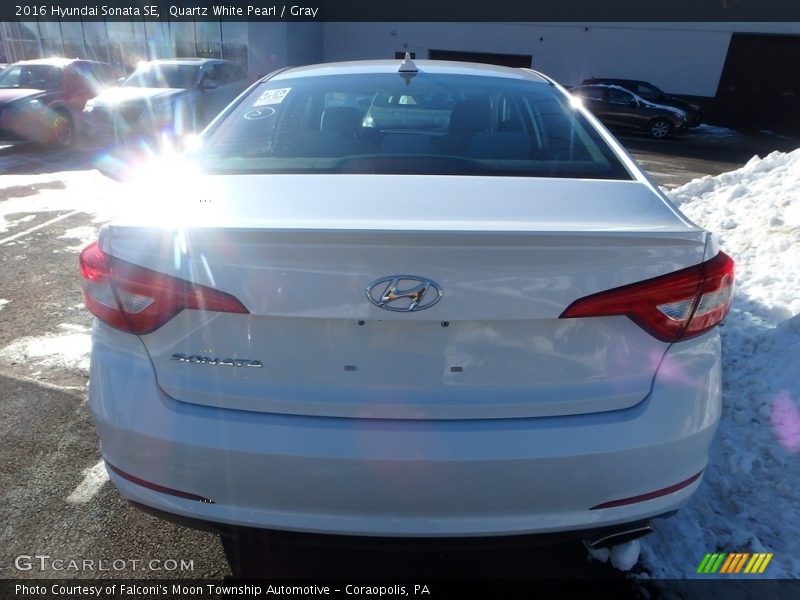 Quartz White Pearl / Gray 2016 Hyundai Sonata SE