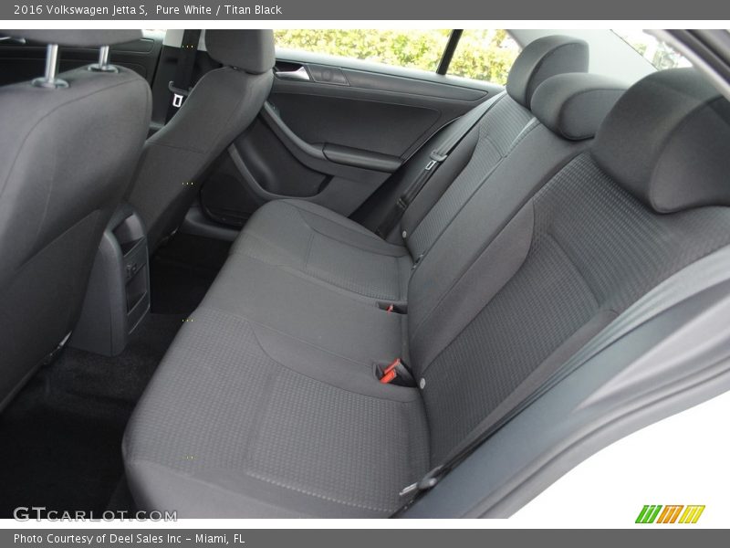 Pure White / Titan Black 2016 Volkswagen Jetta S