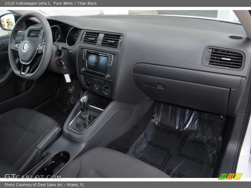 Pure White / Titan Black 2016 Volkswagen Jetta S