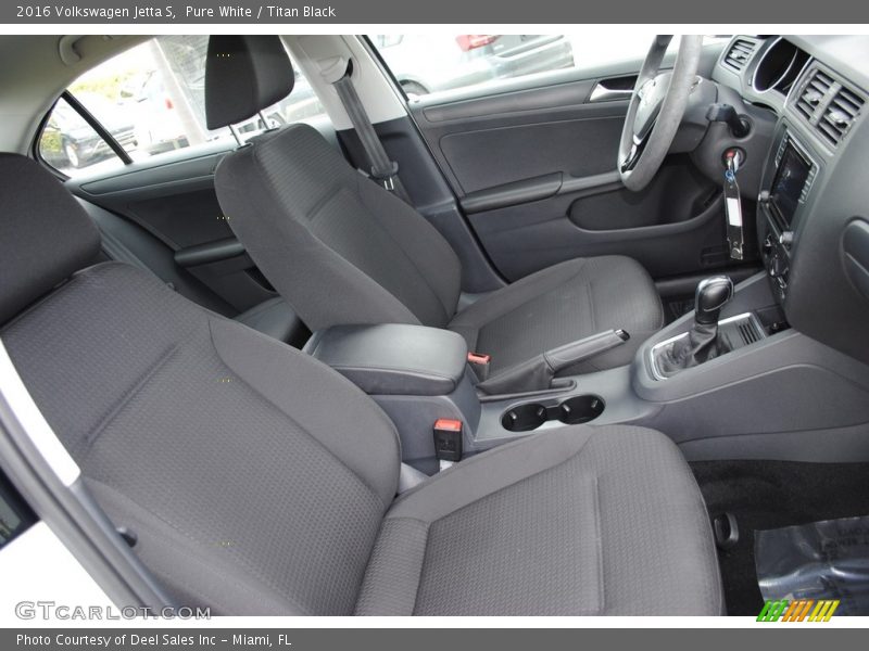 Pure White / Titan Black 2016 Volkswagen Jetta S
