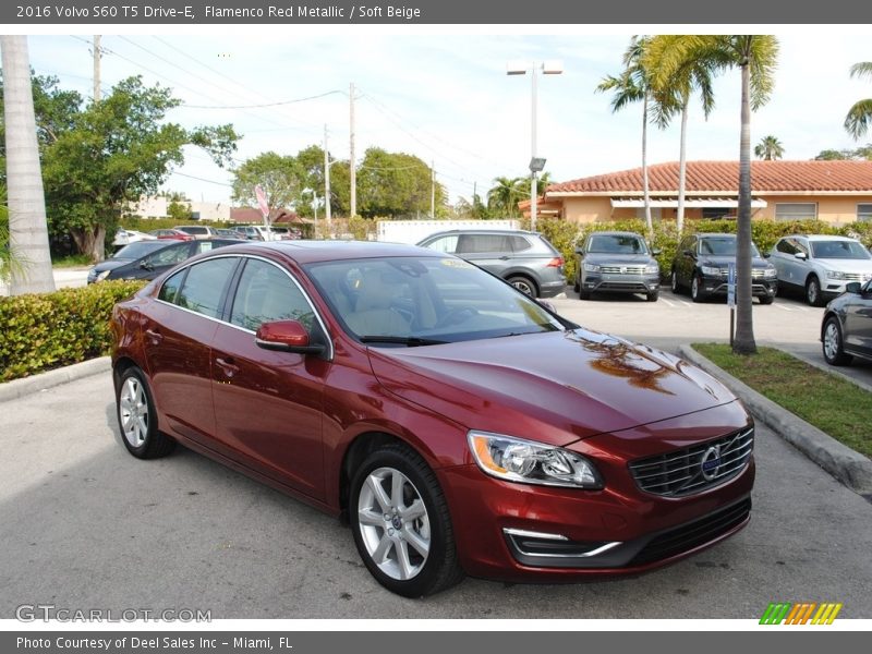 Front 3/4 View of 2016 S60 T5 Drive-E